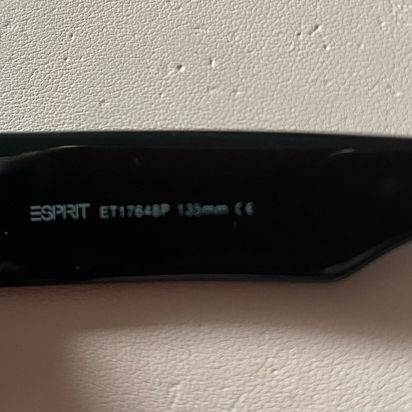 NWOT-ESPRIT-BLACK FRAME SUNGLASSES-ET17648P
